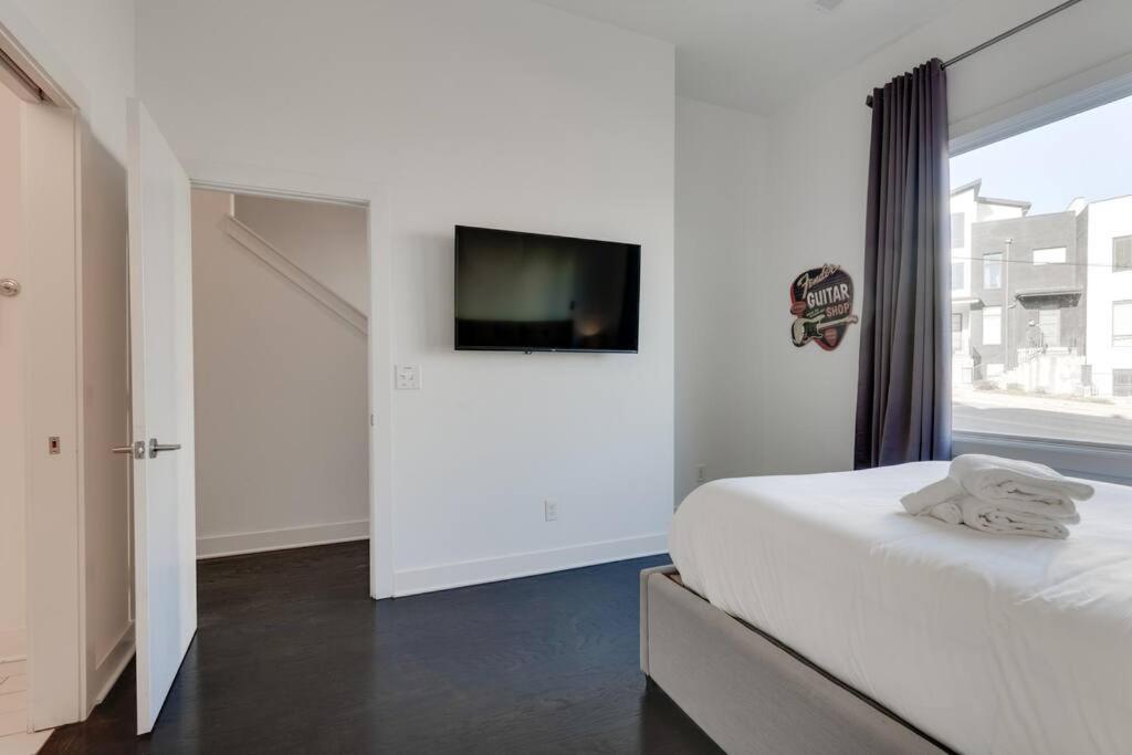 Epic Location- Steps From 12th S, Sleep12 *