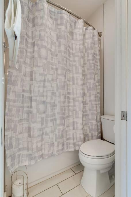 Epic Location- Steps From 12th S, Sleep12 Holiday home