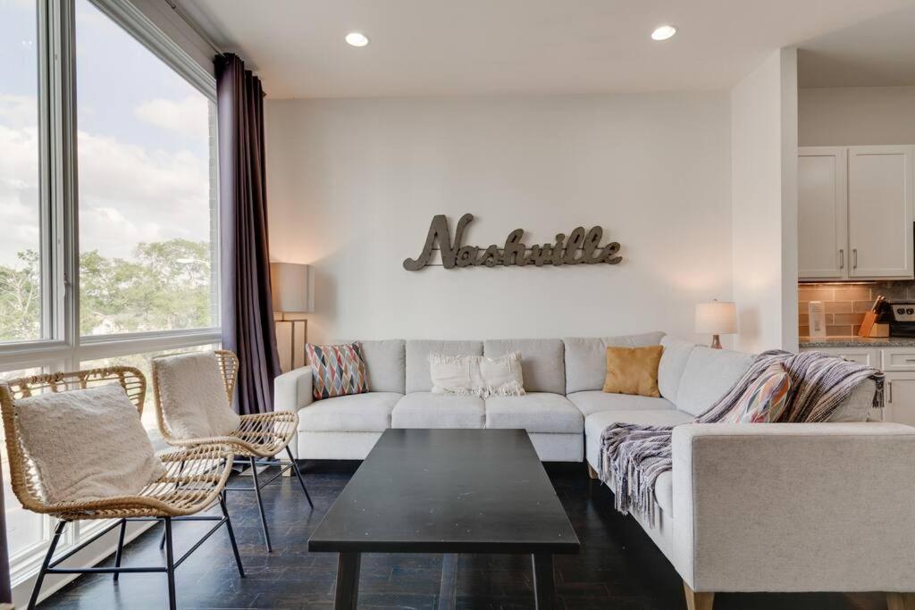 Epic Location- Steps From 12th S, Sleep12 Holiday home