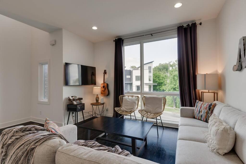 Holiday home Epic Location- Steps From 12th S, Sleep12