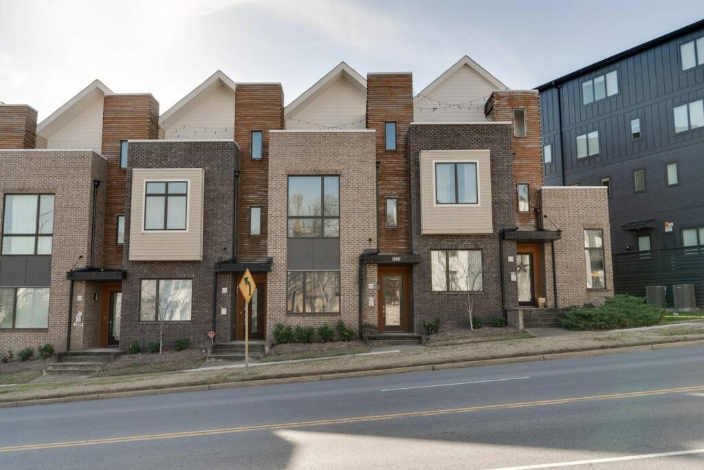 Epic Location- Steps From 12th S, Sleep12 Holiday home Nashville